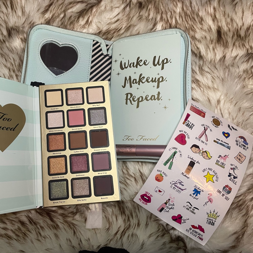 Too Faced Pretty Little Planner Best Year Ever Eyeshadow set. Holiday limited ed - Picture 2 of 7